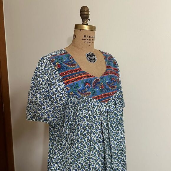 70s Vintage Laura Tyler Floral Folk Print Cotton Muumuu Dress Size Medium - Picture 4 of 10